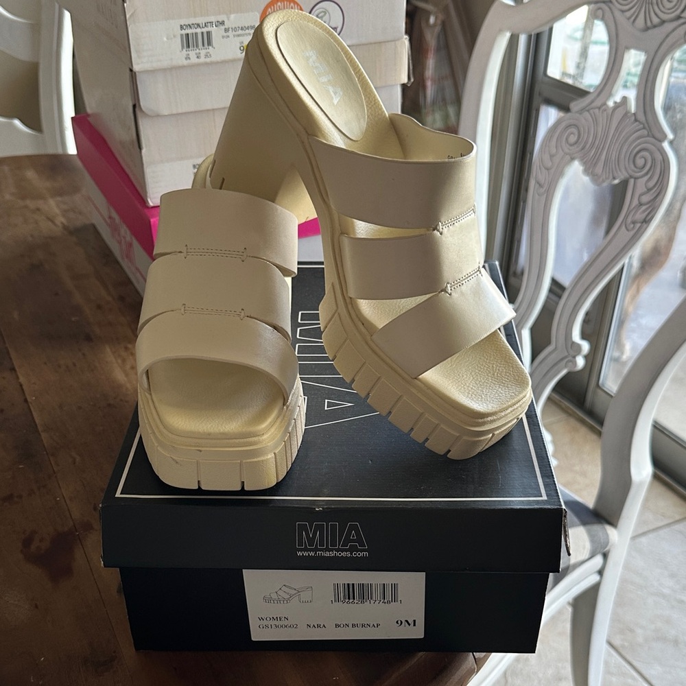 MIA Women's Tan Platform Mules